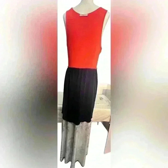 Gorgeous Sleeveless Maxi Dress in Coral and Paisley - Picture 7 of 14